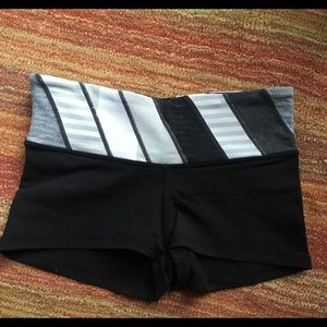 Lululemon - wunder under 2” shorts - size 4